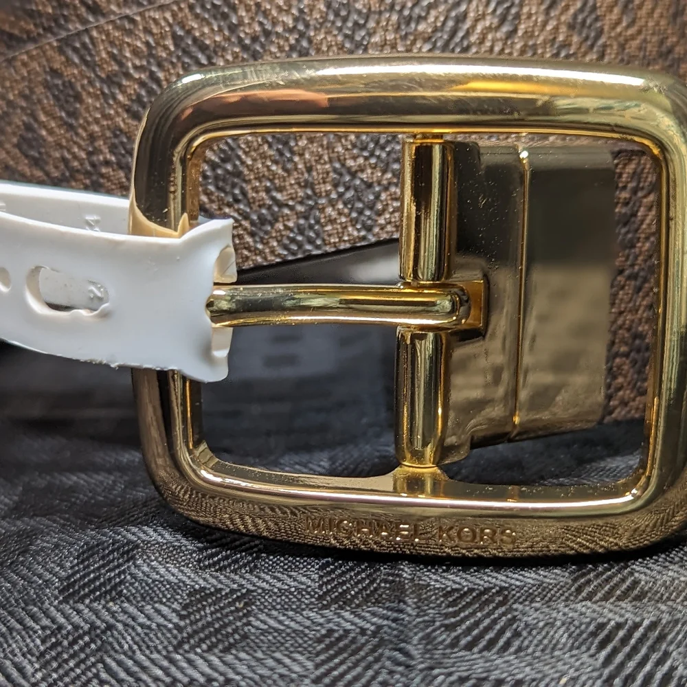Women's Chocolate and Cream Reversible Leather Michael Kors Belt Size Medium. - Picture 3 of 6
